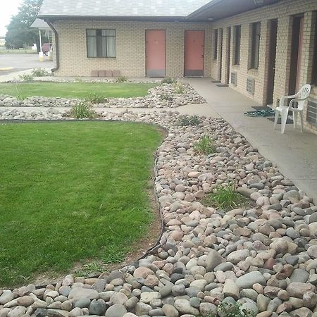Country Manor Motel Watkins Экстерьер фото