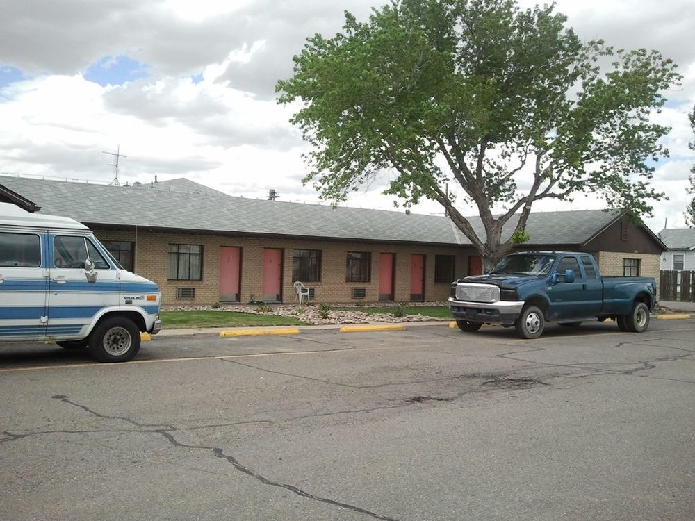 Country Manor Motel Watkins Экстерьер фото