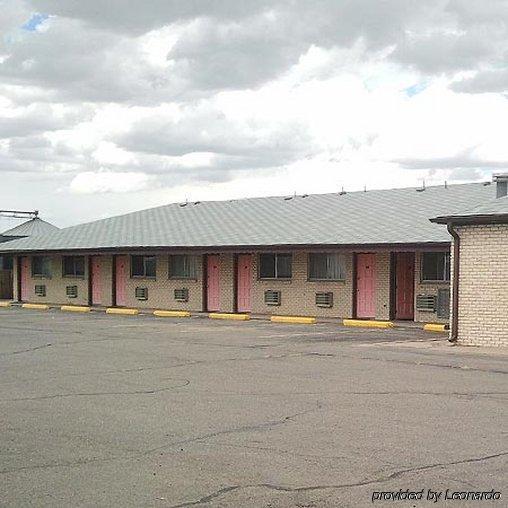 Country Manor Motel Watkins Экстерьер фото