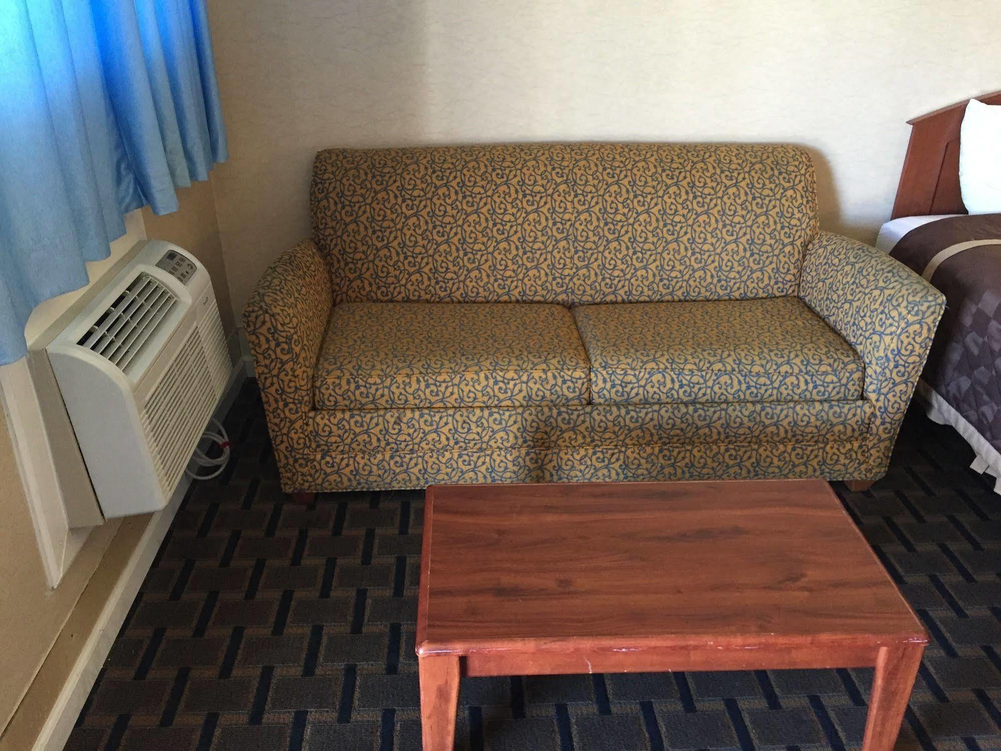 Country Manor Motel Watkins Экстерьер фото