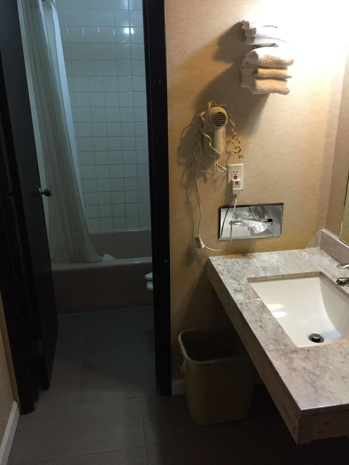 Country Manor Motel Watkins Экстерьер фото