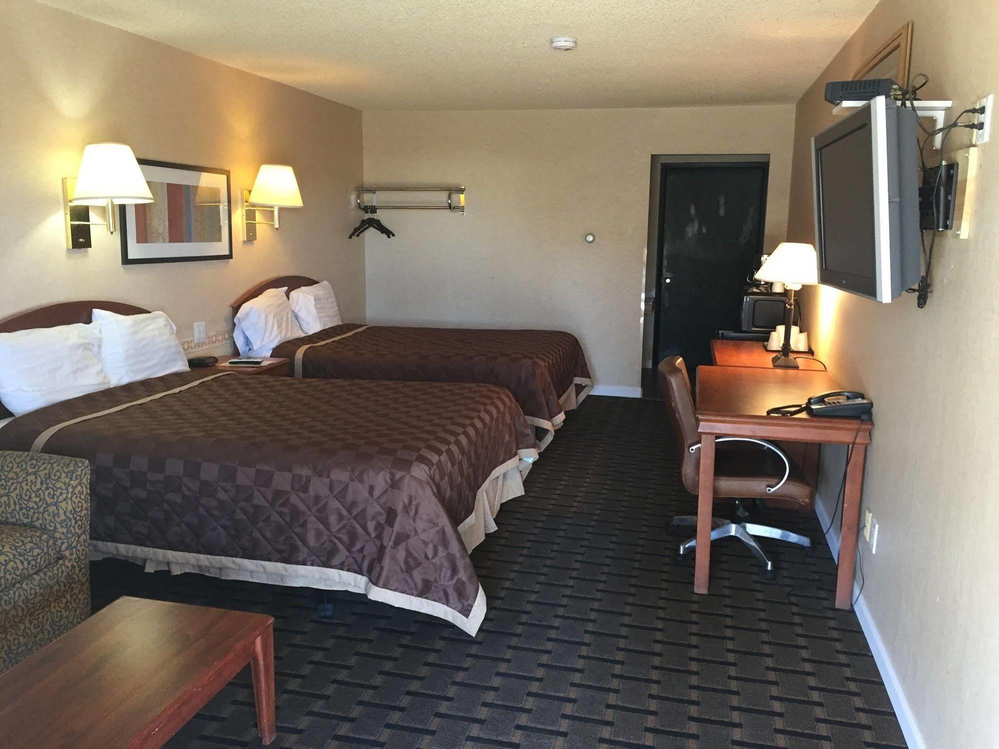 Country Manor Motel Watkins Экстерьер фото