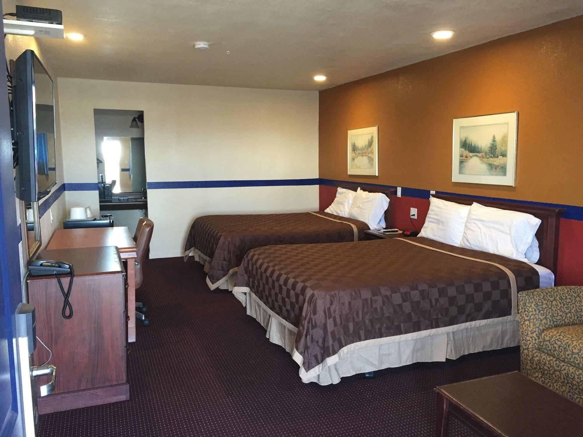 Country Manor Motel Watkins Экстерьер фото