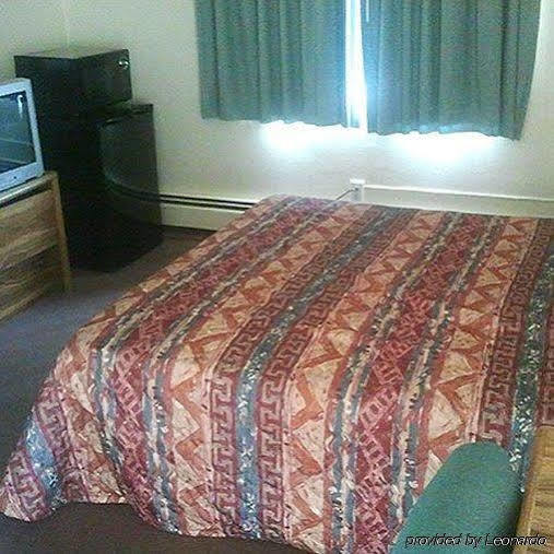 Country Manor Motel Watkins Экстерьер фото